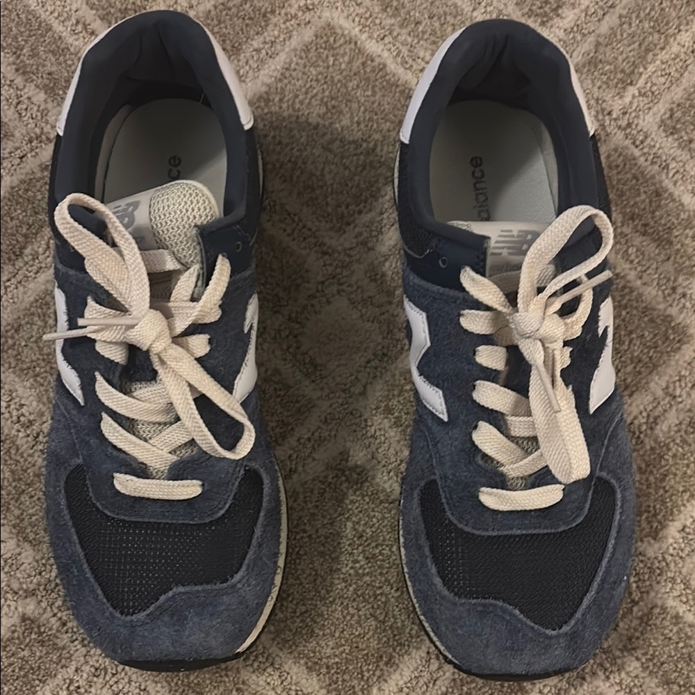 New Balance Men's Navy Sneakers